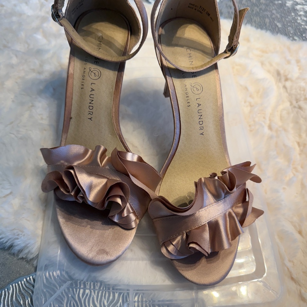 Chinese Laundry Women's Blush Ruffle Heels, size 7.5 - Picture 4 of 16